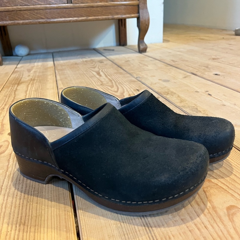 Black Danskos